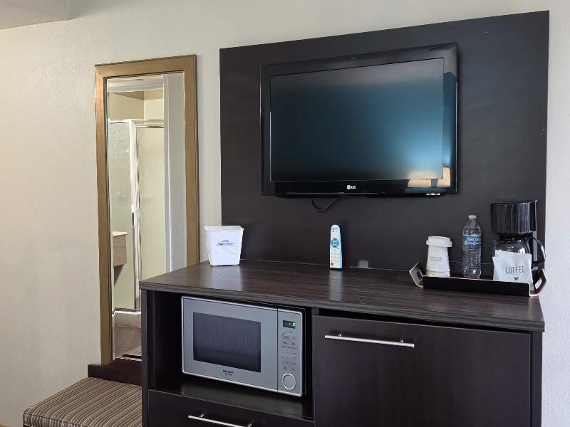 Howard Johnson by Wyndham Odessa TX 4