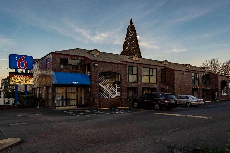Motel 6 Canby, OR image