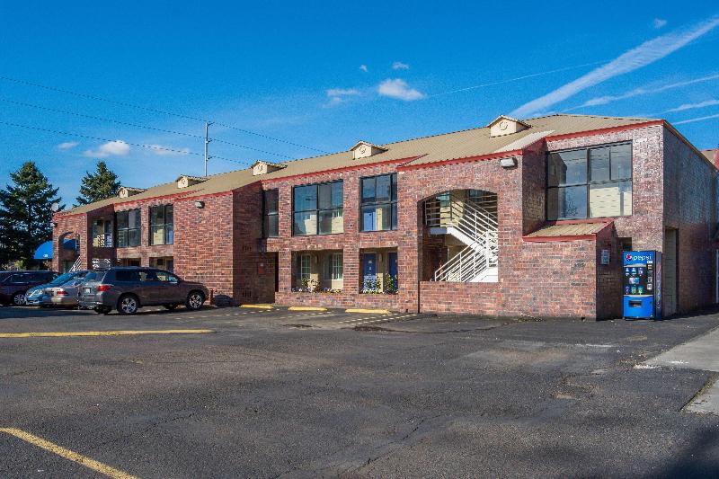 Motel 6 Canby, OR image