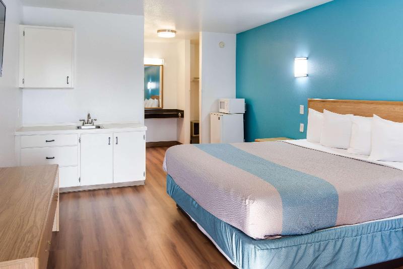 Motel 6 Canby, OR image