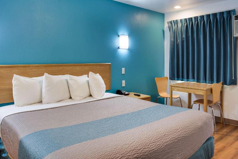Motel 6 Canby, OR image