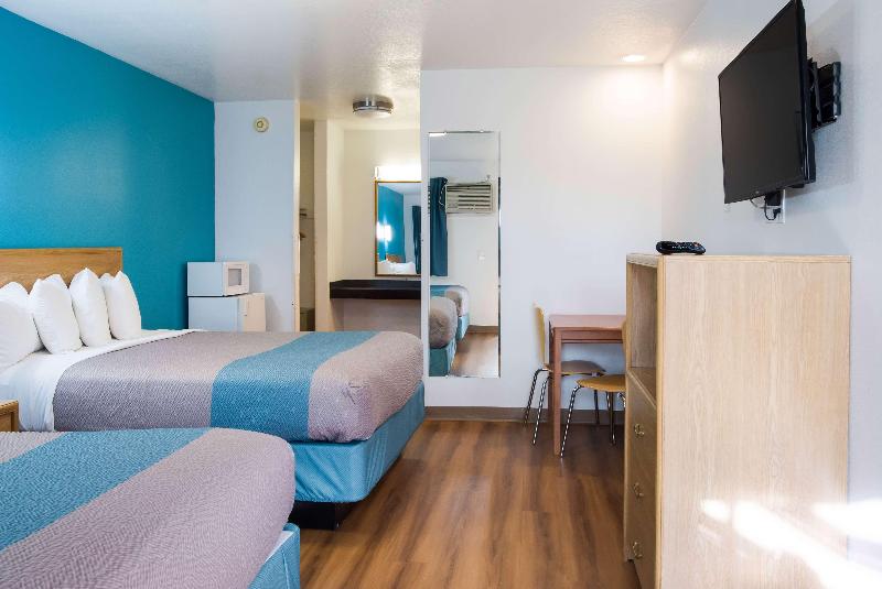 Motel 6 Canby, OR image