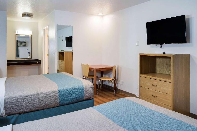 Motel 6 Canby, OR image