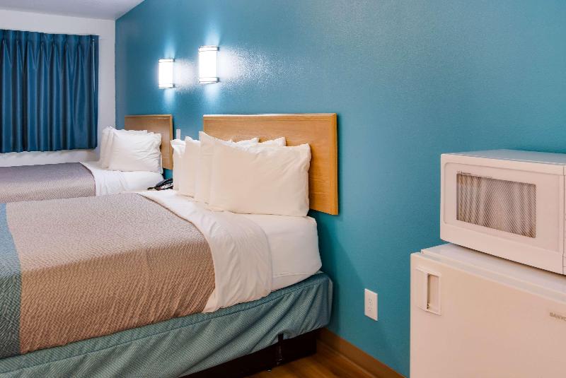 Motel 6 Canby, OR image