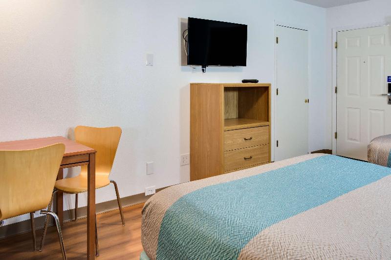 Motel 6 Canby, OR image