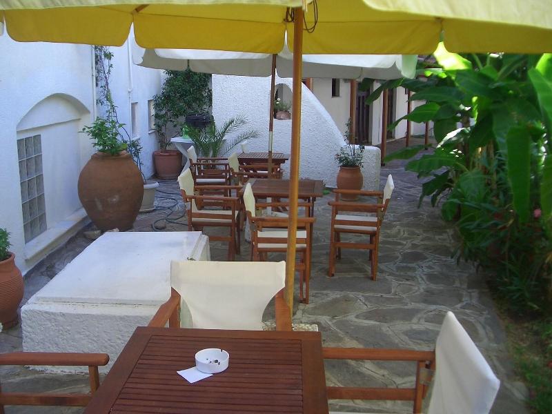 Oinoi Hotel image