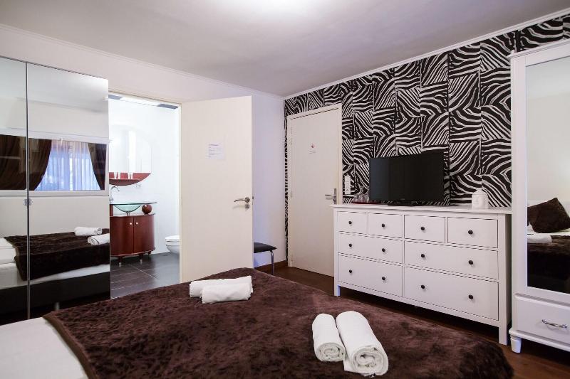 Alex Rooms image