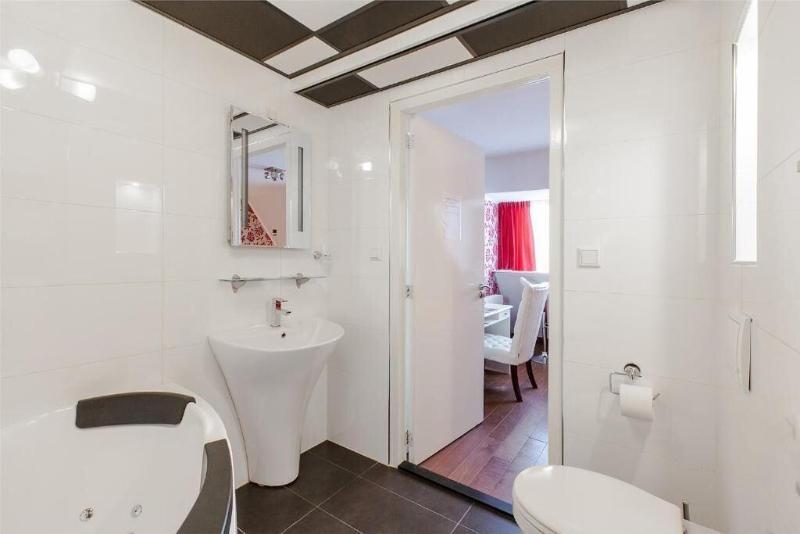 Alex Rooms image