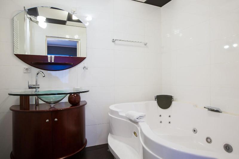 Alex Rooms image
