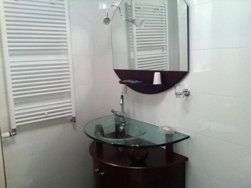 Alex Rooms image