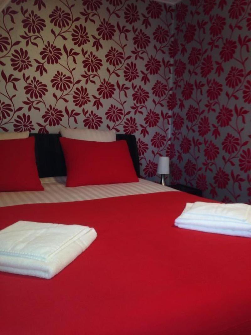 Alex Rooms image