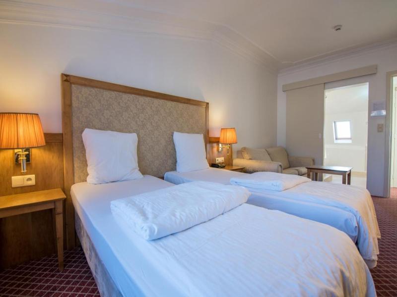 Hotel The Lord image