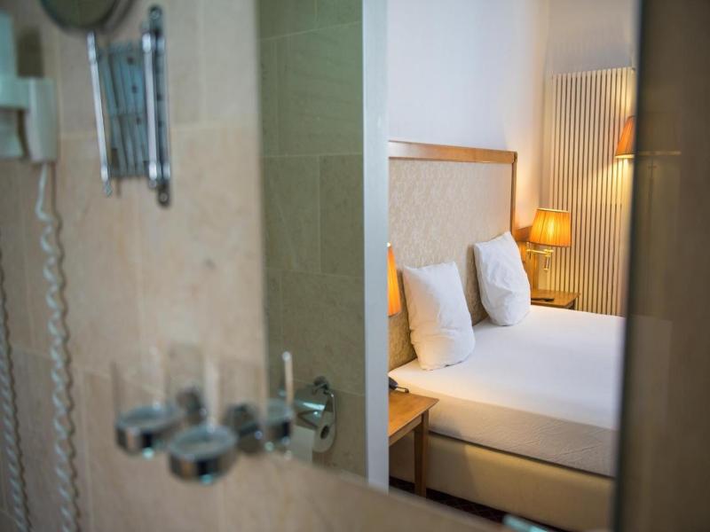 Hotel The Lord image