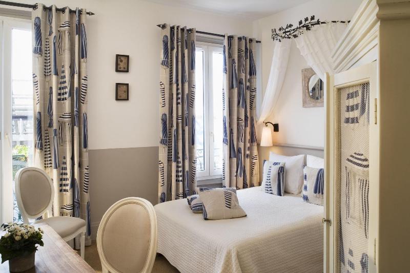 Hôtel Le Central image