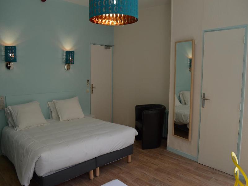 Hôtel Les Corps Saints image