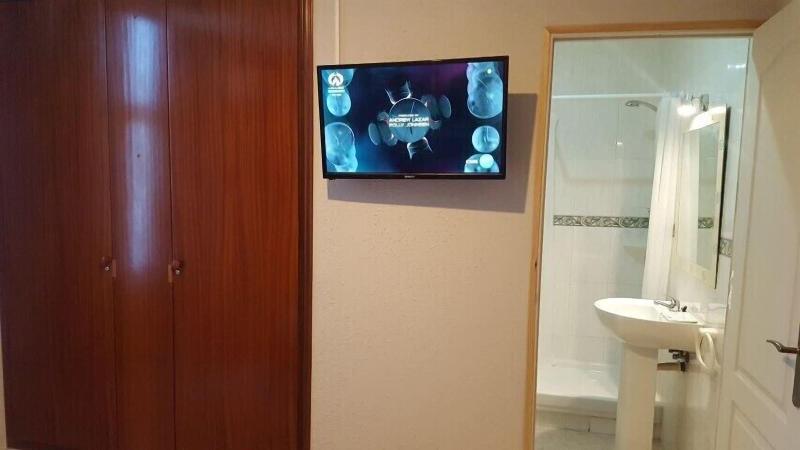 Hostal Castellverd image