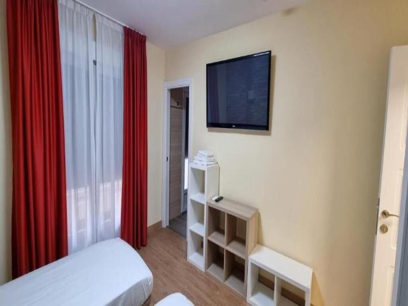 Hostal Los Gavilanes 2 image