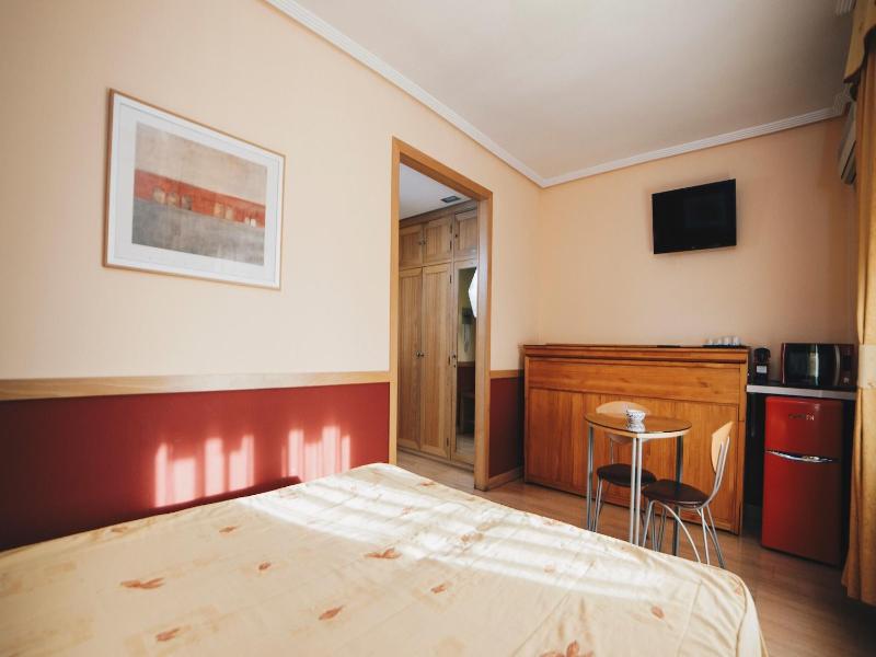 Hostal Los Gavilanes 2 image