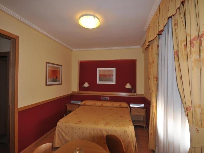 Hostal Los Gavilanes 2 image
