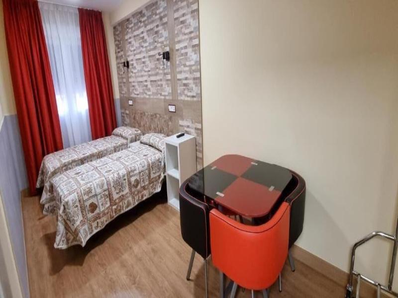 Hostal Los Gavilanes 2 image