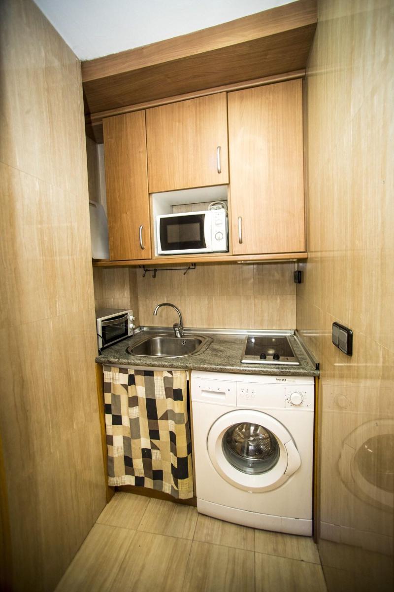 Hostal Caballeros image
