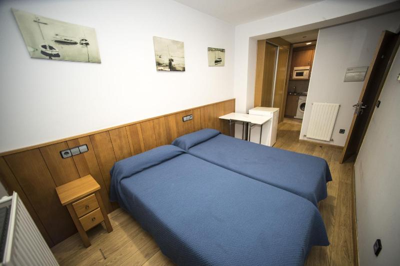 Hostal Caballeros image