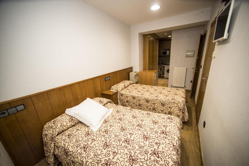 Hostal Caballeros image