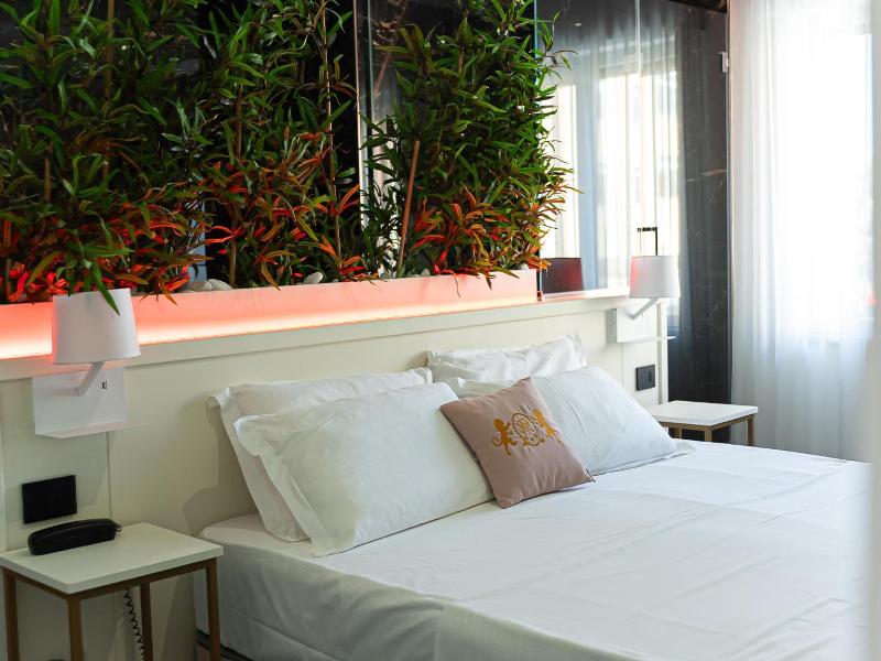 Hotel Max image