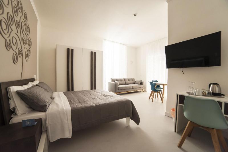Dada Suite image