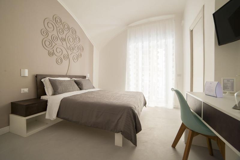 Dada Suite image