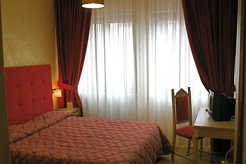 Hotel Fiordigigli image