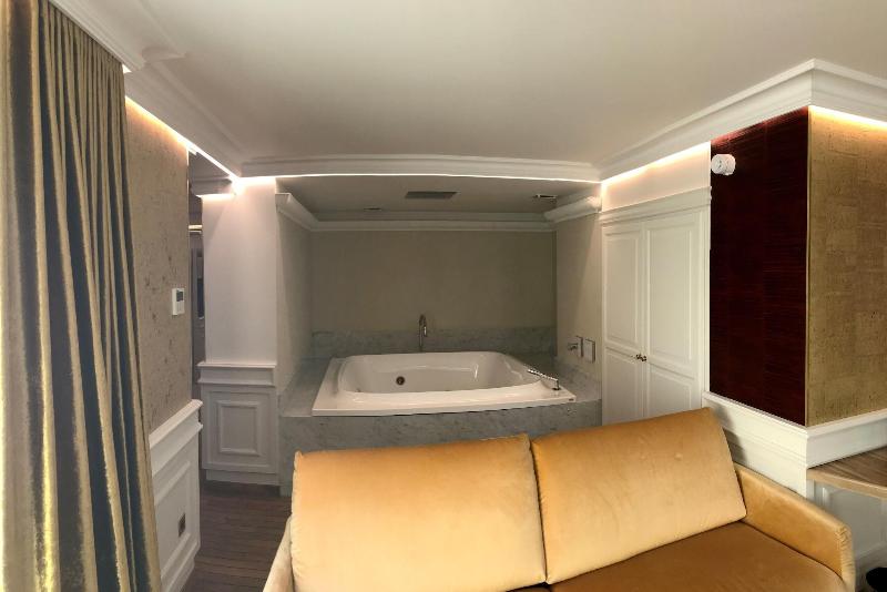 Hotel Merveilleux Côté Mer image
