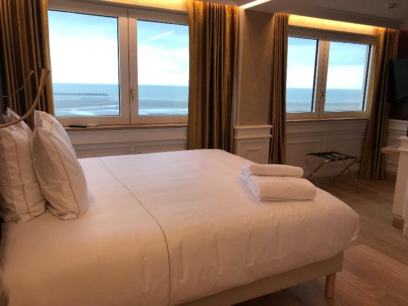 Hotel Merveilleux Côté Mer image