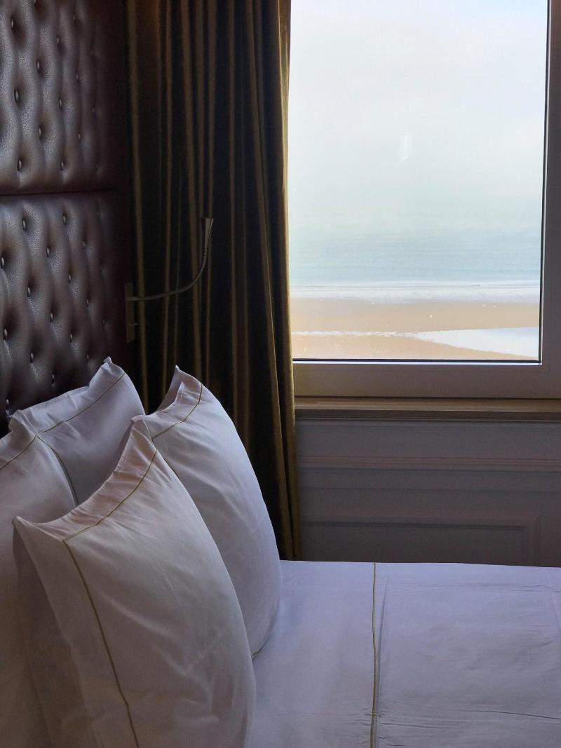 Hotel Merveilleux Côté Mer image