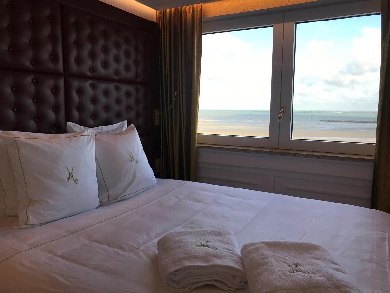 Hotel Merveilleux Côté Mer image