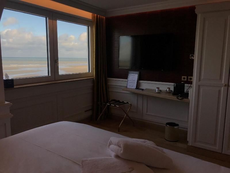 Hotel Merveilleux Côté Mer image