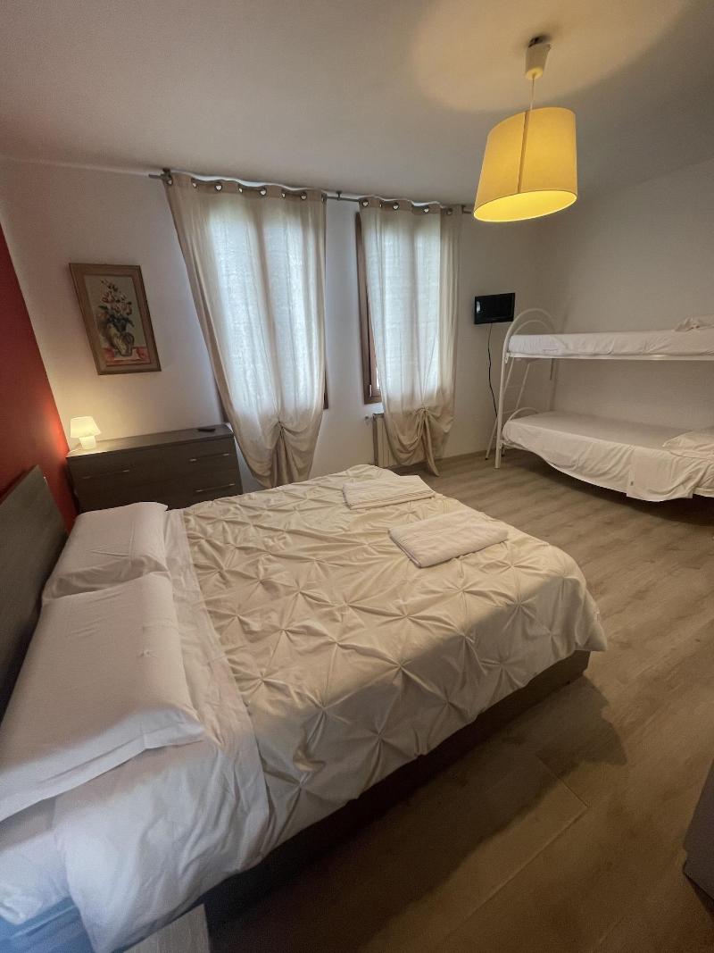 Harry's Guest House image