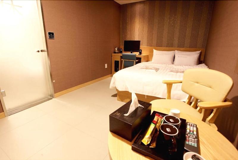 Hotel The Hue image