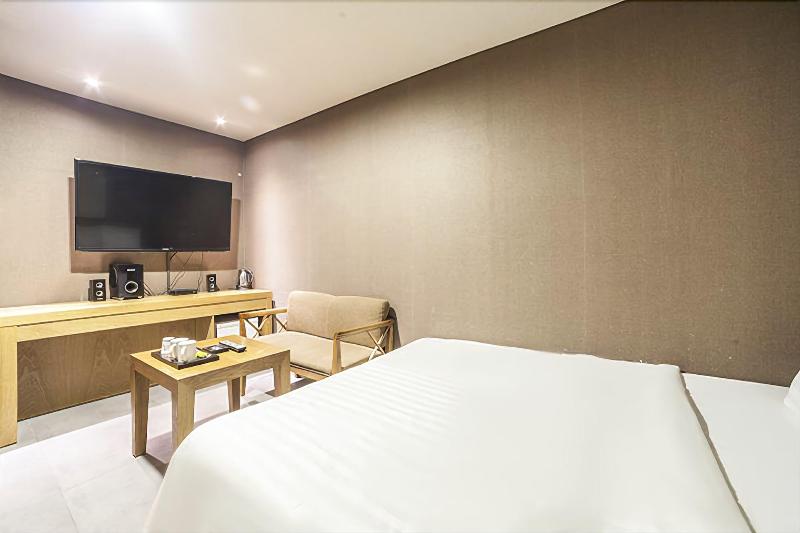 Hotel The Hue image