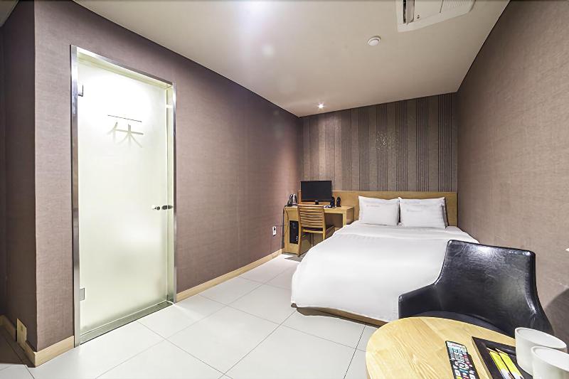 Hotel The Hue image