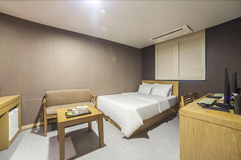 Hotel The Hue image