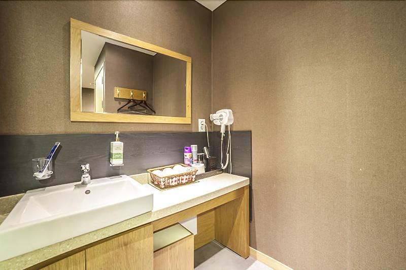 Hotel The Hue image