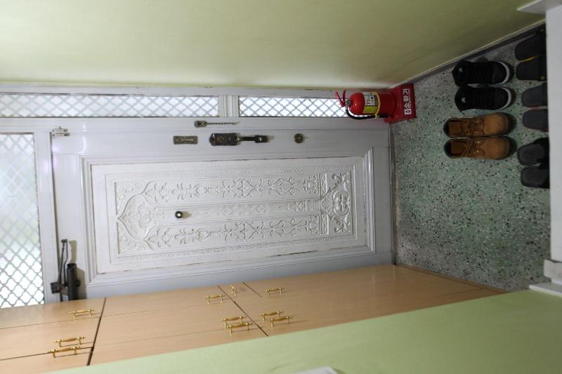 Hans House image