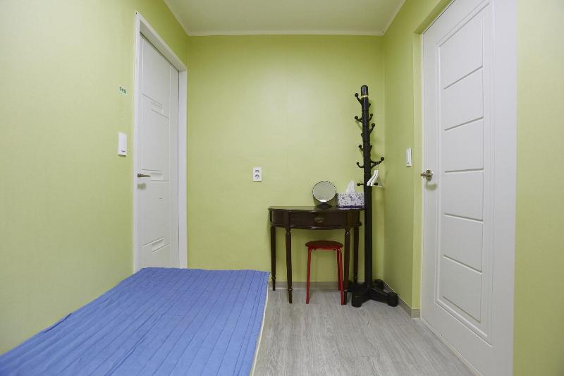 Hans House image