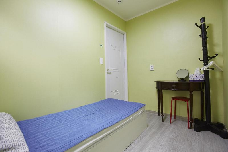 Hans House image