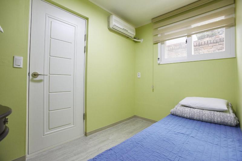 Hans House image