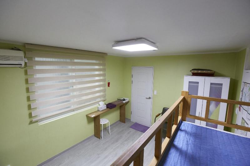 Hans House image