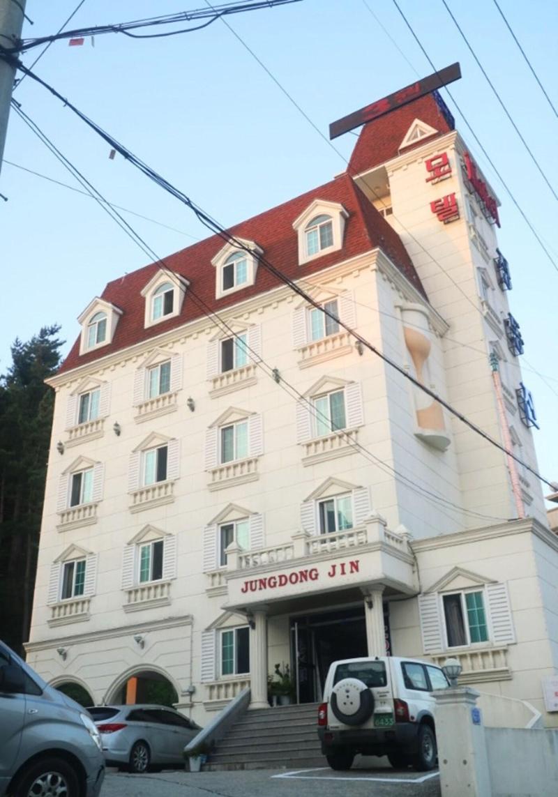 Jeongdongjin Motel — exterior view