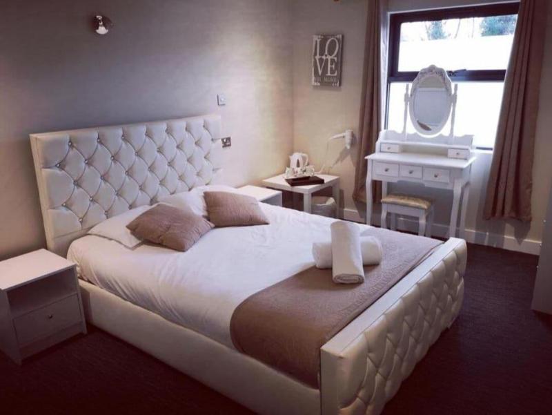The R Inn Hotel image