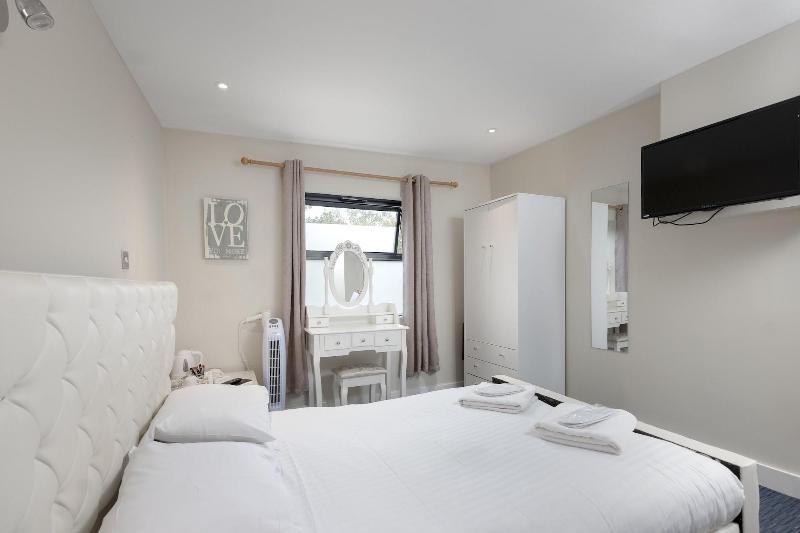The R Inn Hotel image